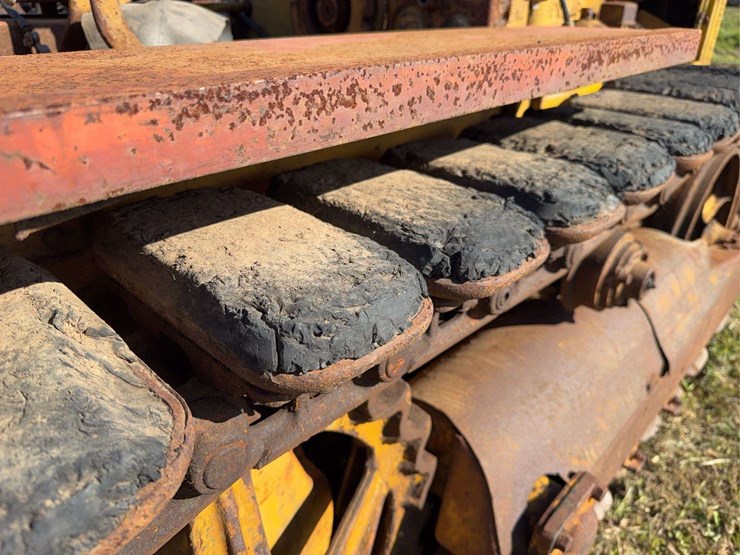 caterpillar-d2-image-29