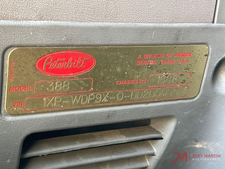 2013-peterbilt-388-image-38