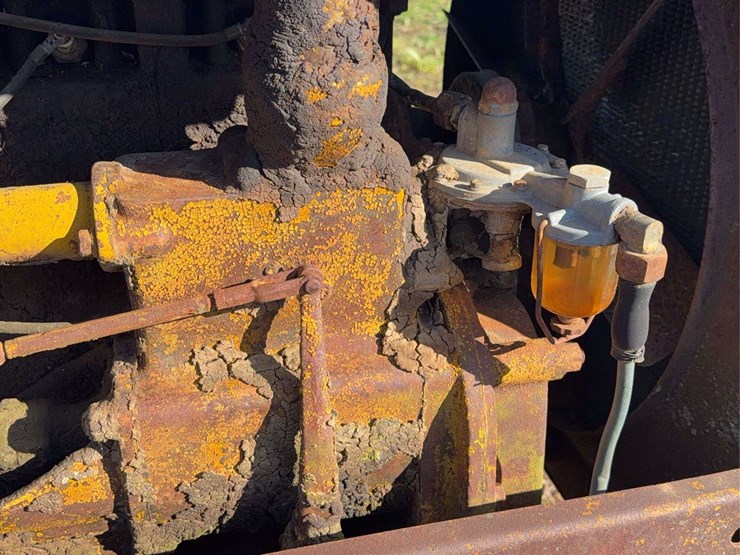 caterpillar-twenty-two-image-16