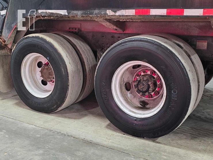 2010-freightliner-business-class-m2-106-image-24
