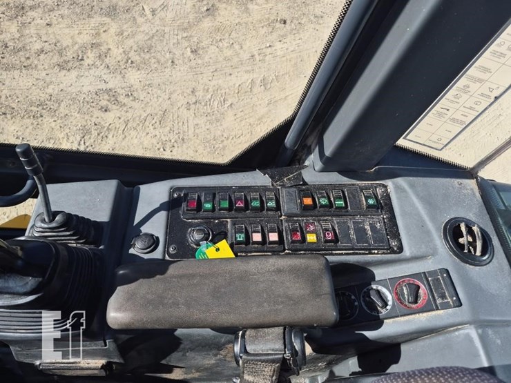 2012-deere-244j-image-16