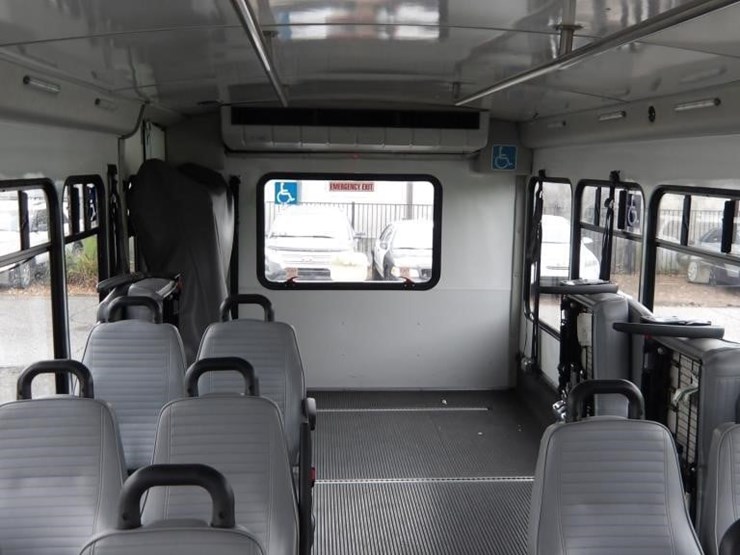 2017-ford-e450-image-25