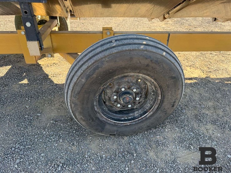 2011-john-deere-630r-platform-header-image-50