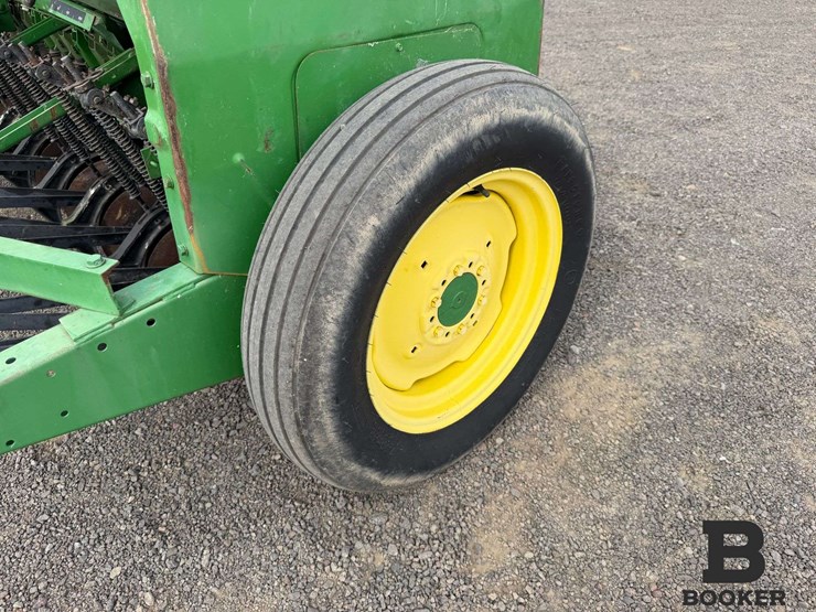 john-deere-8300-grain-drill-image-17