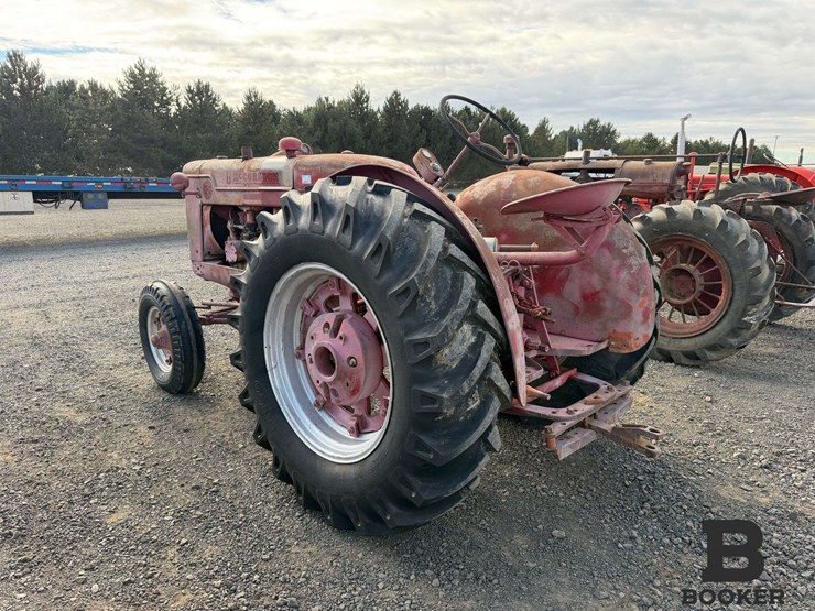 1951-ih-mccormick-w6-tractor---non-running-image-3