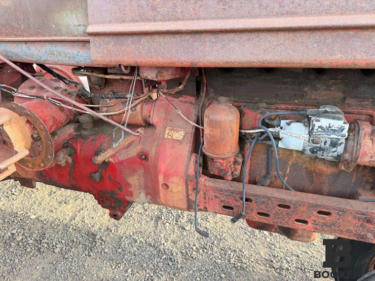 farmall-model-h-tractor---non-running-image-9