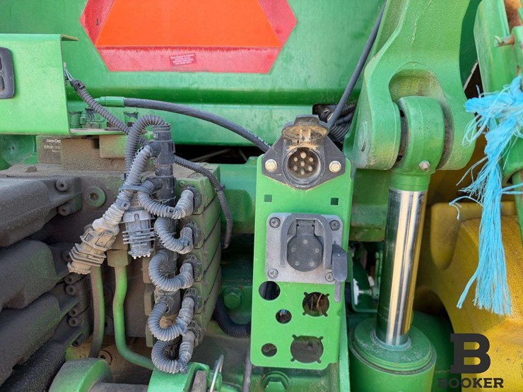 2011-john-deere-8360r-tractor-image-52
