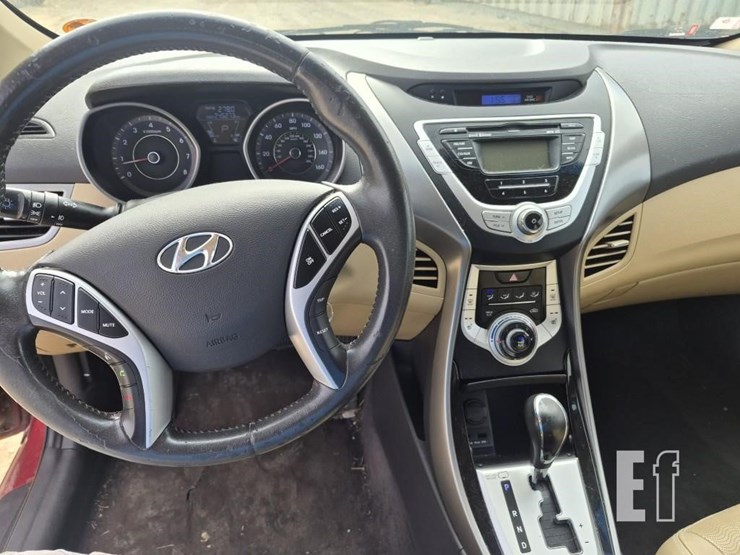 2011-hyundai-elantra-image-15
