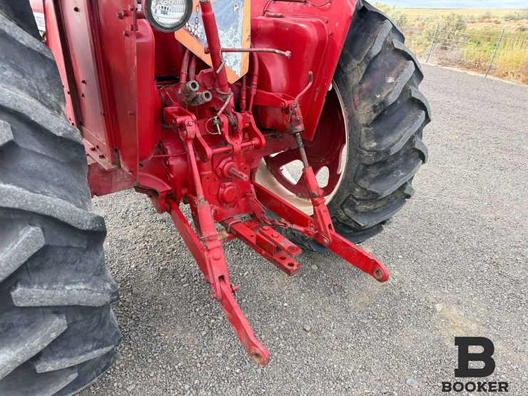 international-584-tractor-image-24