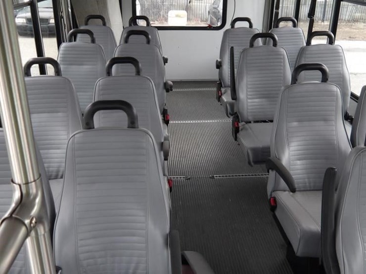 2017-ford-e450-image-23