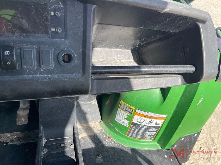 john-deere-gator-image-15