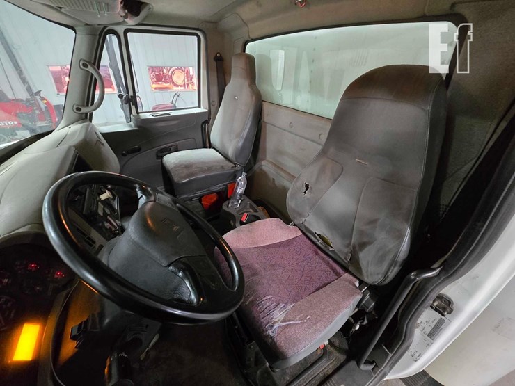 2011-international-durastar-4300-image-9