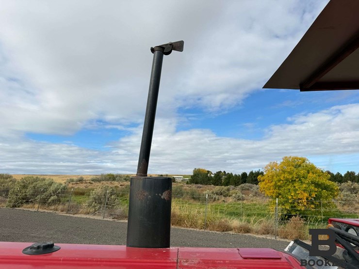 international-584-tractor-image-19