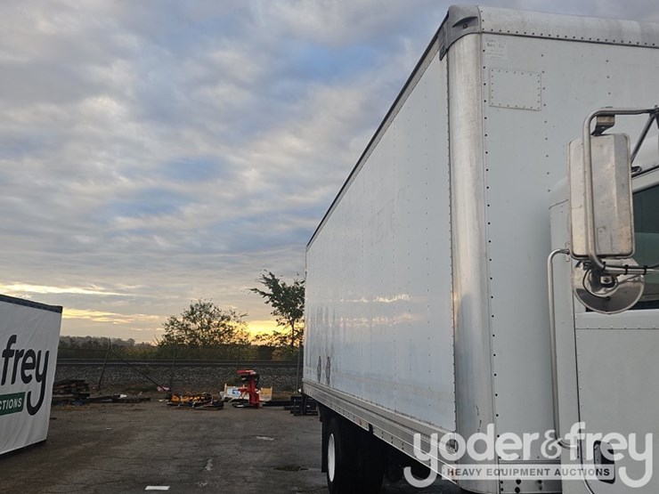 2016-peterbilt-337-image-13