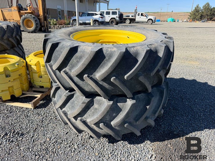 2011-john-deere-8360r-tractor-image-122