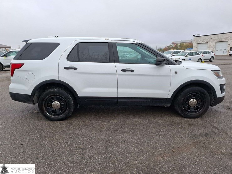 2017-ford-explorer-image-4