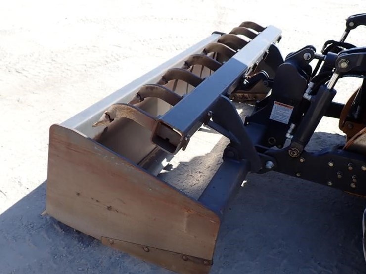 2019-case-570n-ep-skip-loader-image-16