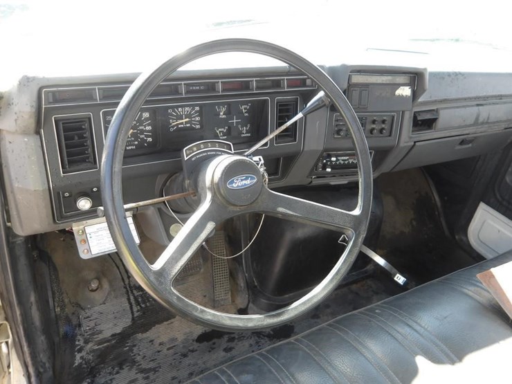 1993-ford-f700-image-16