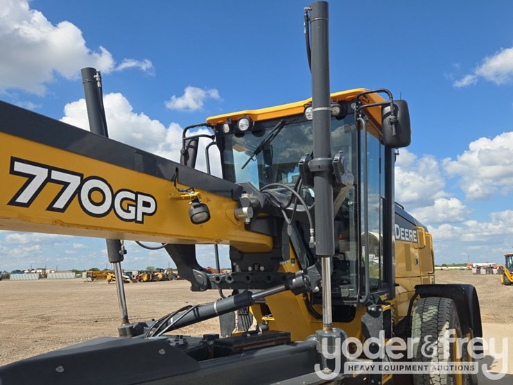 2020-deere-770gp-image-18