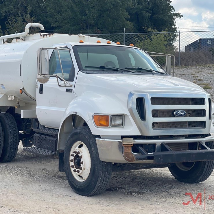 2013 FORD F750 XL