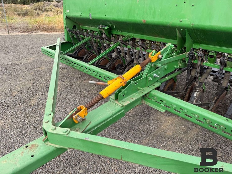john-deere-8300-grain-drill-image-12