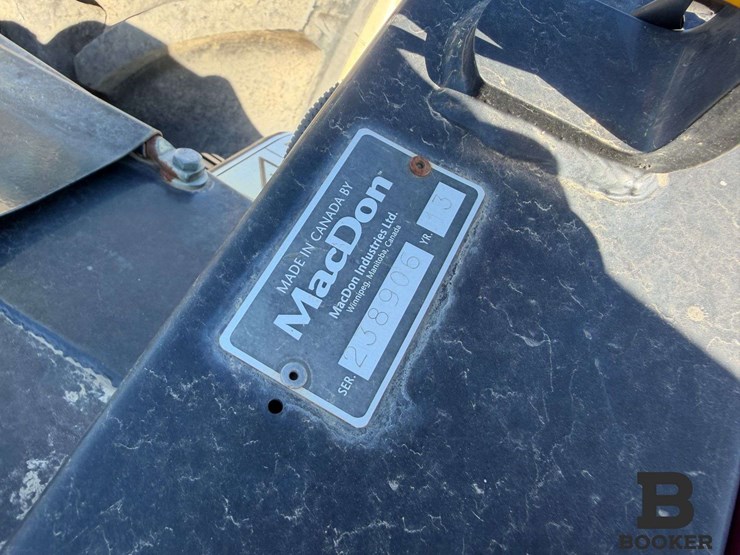 2016-macdon-m155e4-windrower-image-23