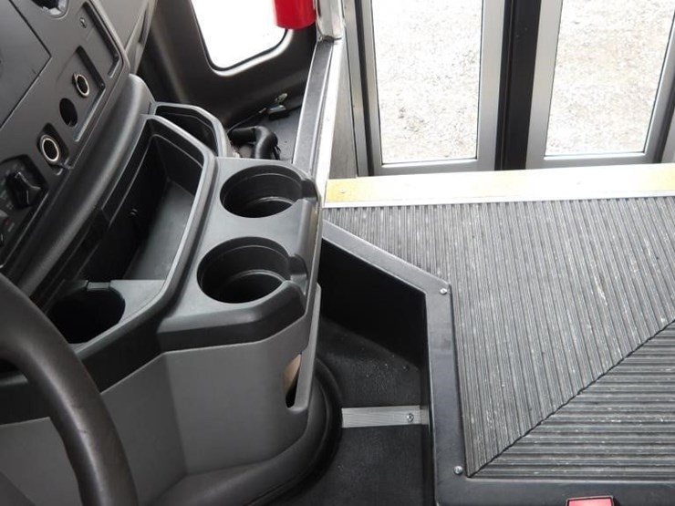2017-ford-e450-image-27