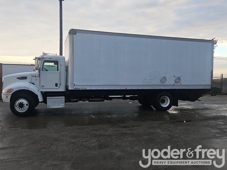 2016-peterbilt-337-image-2