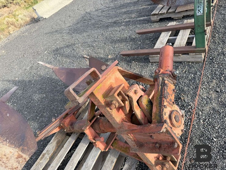 single-bottom-roll-over-plow-image-6