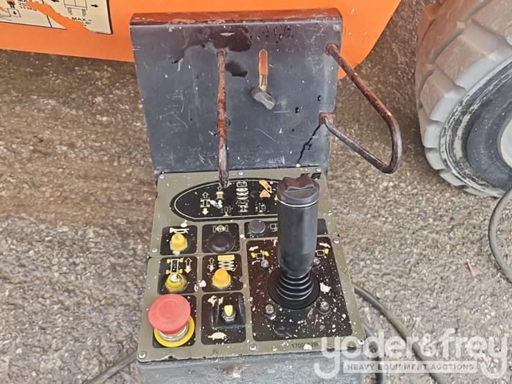 2015-jlg-4069le-image-23
