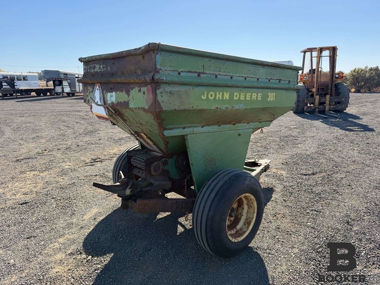 john-deere-301-fertilizer-spreader-image-5