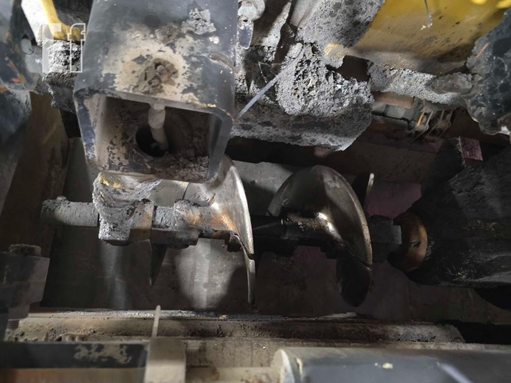 2016-caterpillar-ap-600f-image-21