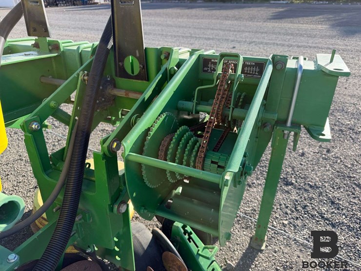 john-deere-1700-planter-image-32