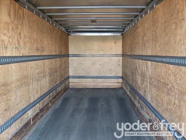 2016-peterbilt-337-image-31
