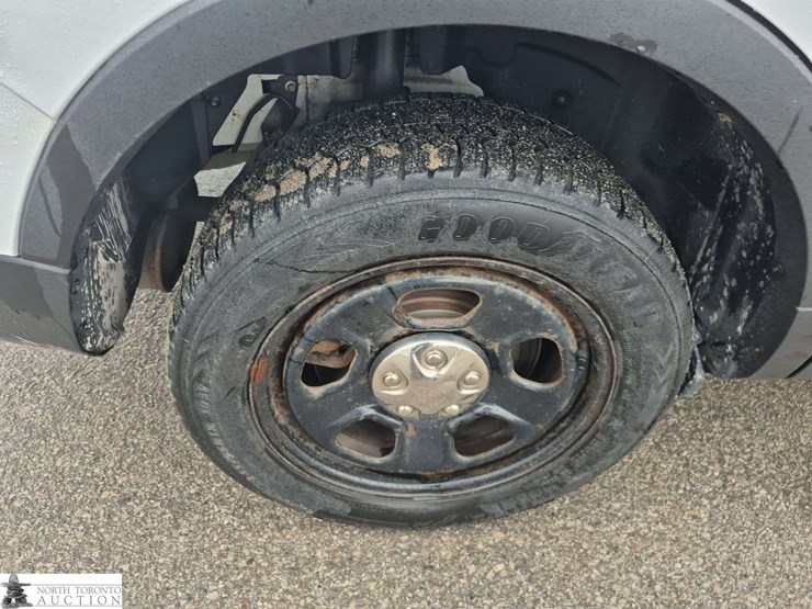 2016-ford-explorer-image-29