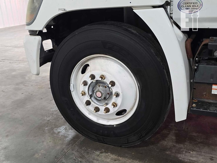 2017-hino-268-image-18