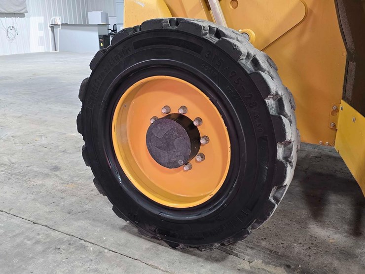 2018-caterpillar-tl943d-image-25