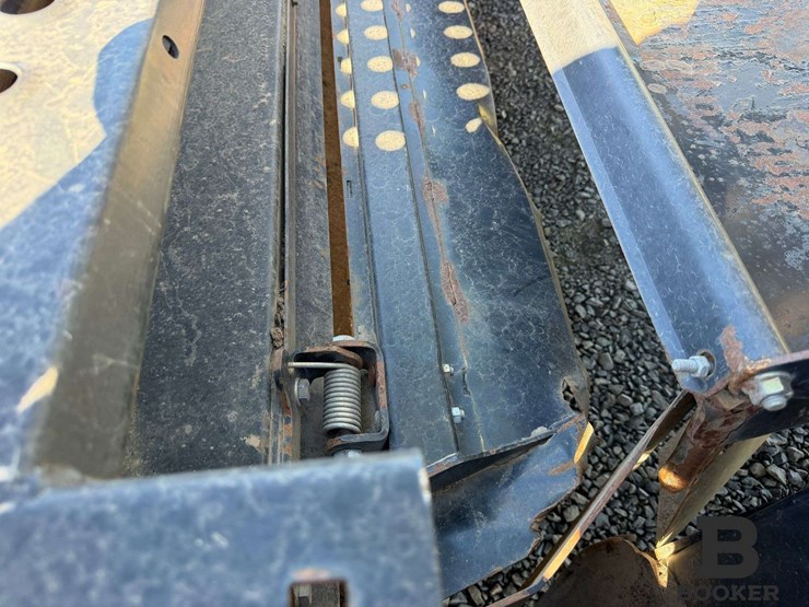 2016-macdon-m155e4-windrower-image-29