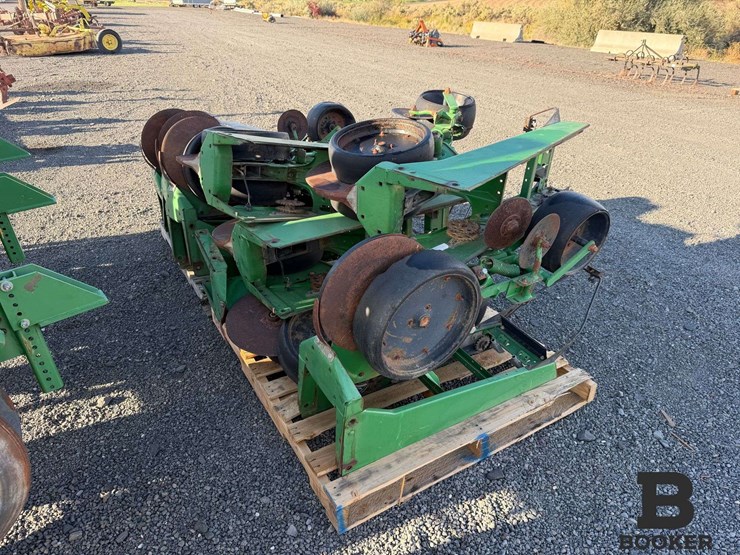 john-deere-1700-planter-image-23