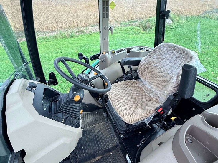 2024-john-deere-5065e-image-9