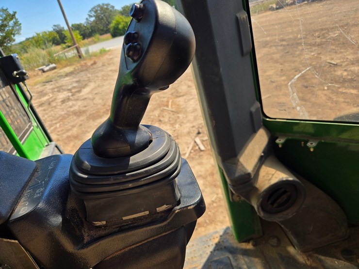 2019-john-deere-6-image-56
