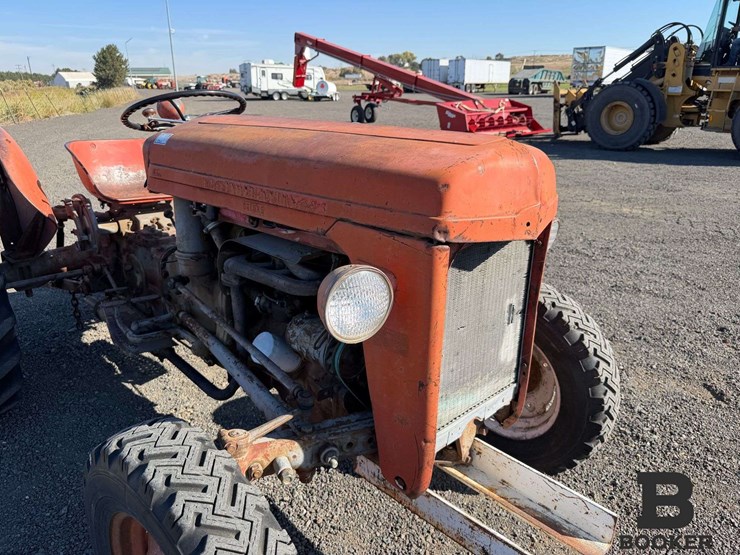 1964-massey-ferguson-35-tractor-image-9