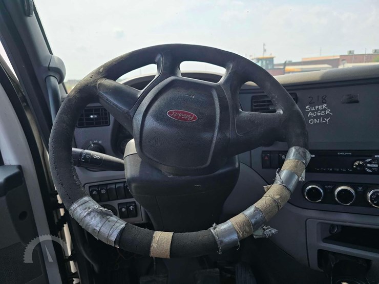 2017-peterbilt-567-image-10