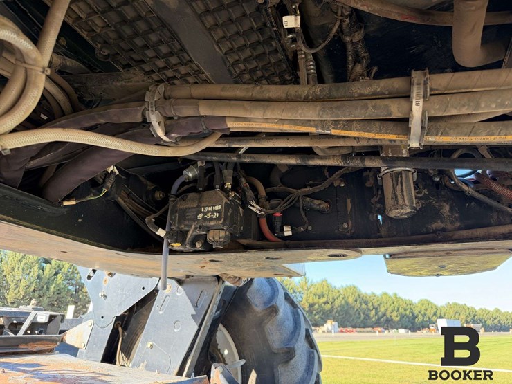 2016-macdon-m155e4-windrower-image-39