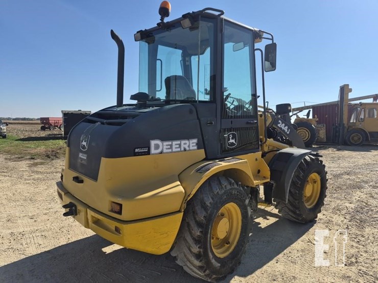 2012-deere-244j-image-3