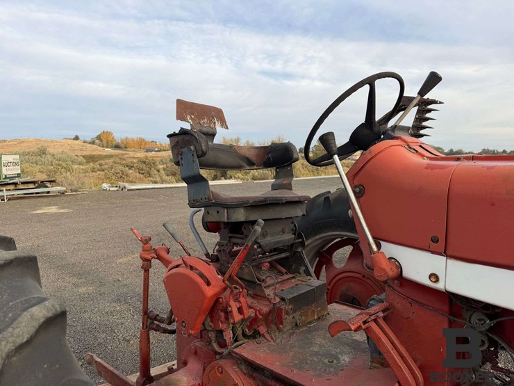 1967-international-farmall-656-tractor---non-running-image-12