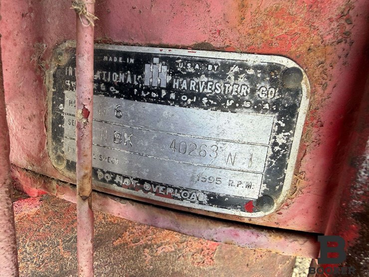 1951-ih-mccormick-w6-tractor---non-running-image-24