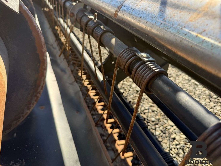 2016-macdon-m155e4-windrower-image-18