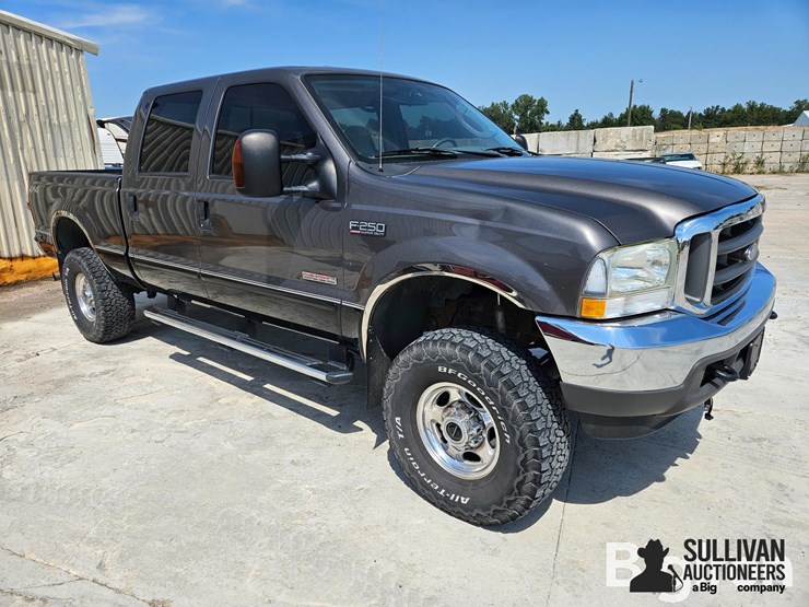 2004-ford-f250-super-duty-4x4-crew-cab-pickup-image-3