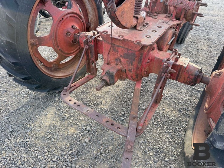 farmall-model-h-tractor---non-running-image-15